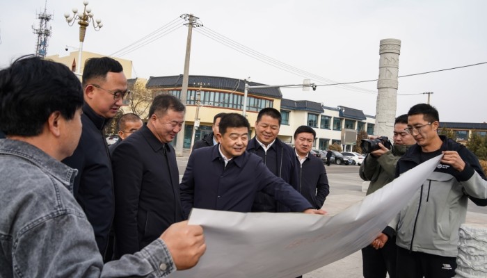 肅州區(qū)委副書記、區(qū)長宋濟(jì)民調(diào)研生態(tài)公司酒泉火車站站房改造提升項(xiàng)目復(fù)工復(fù)產(chǎn)情況